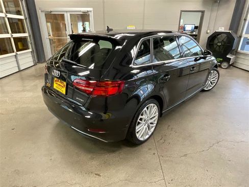 Used 2018 Audi A3 e-tron Premium Plus w/ Technology Package image 5