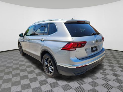 Used 2024 Volkswagen Tiguan SE FWD image 3