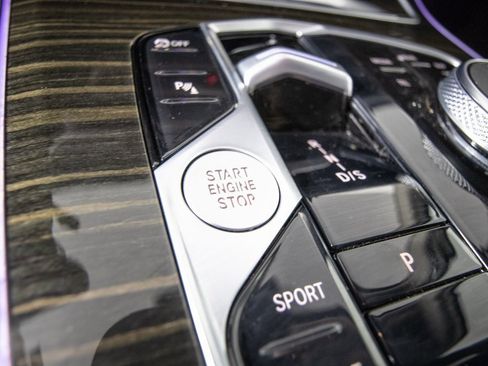 Used 2024 BMW X7 xDrive40i image 27