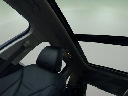 Used 2022 Lincoln Nautilus Reserve image 17