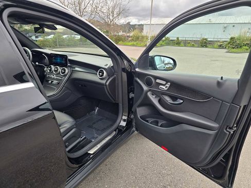 Used 2020 Mercedes-Benz GLC 300 image 12
