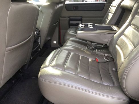 Used 2003 HUMMER H2 w/ Preferred Equipment Group image 20