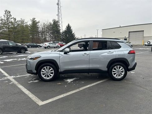 Used 2024 Toyota Corolla Cross LE image 7