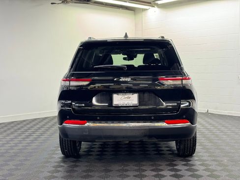 Used 2023 Jeep Grand Cherokee Laredo image 6