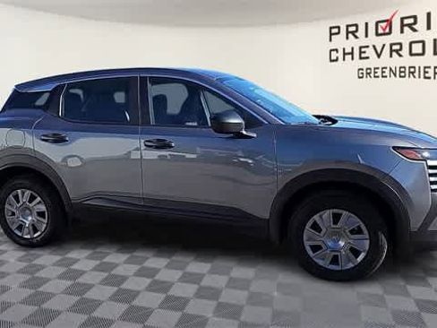 Used 2025 Nissan Kicks S image 2