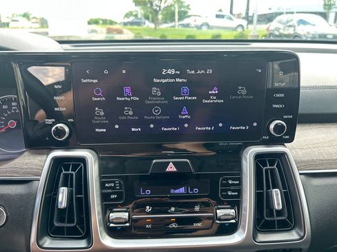 Used 2023 Kia Sorento EX w/ Panoramic Sunroof Package FWD image 17
