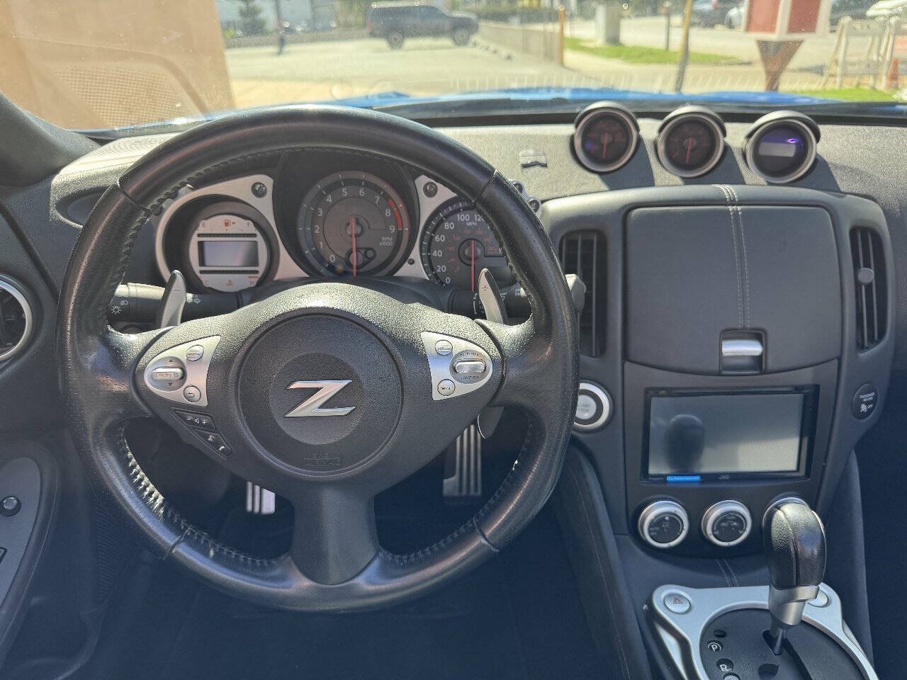 Used 2010 Nissan 370Z Touring RWD image 18