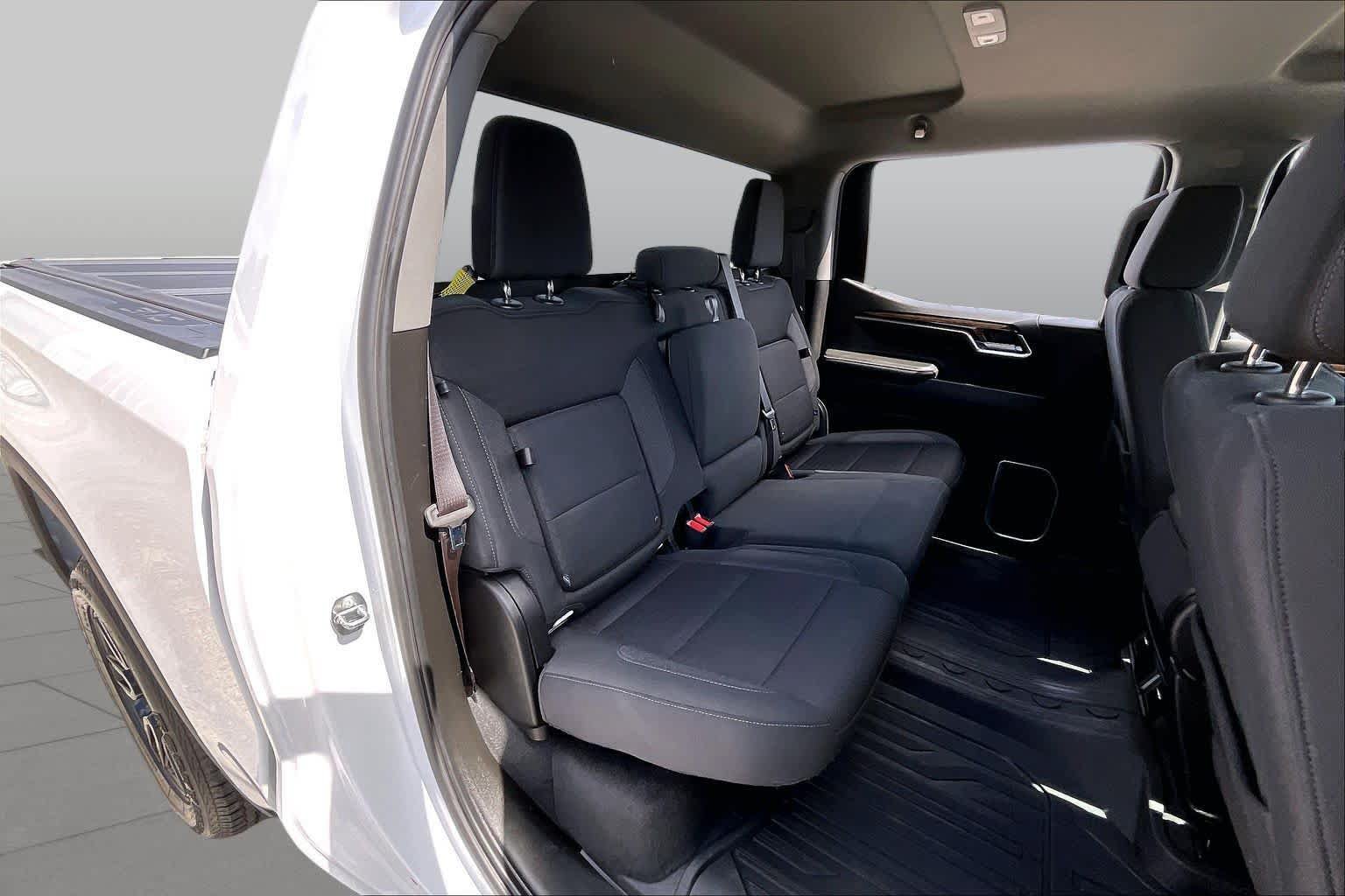Used 2024 GMC Sierra 1500 Elevation w/ LPO, Elevation Black Package AWD/4WD image 19