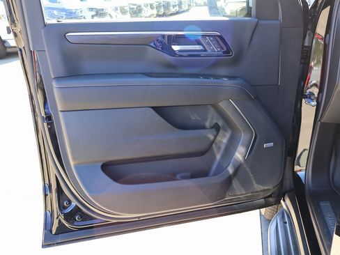 New 2025 Chevrolet Suburban Premier image 12