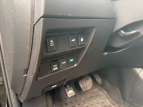 Used 2018 Nissan Rogue SV image 12