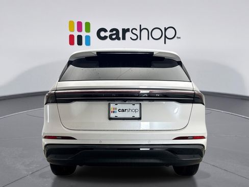 Used 2024 Lincoln Nautilus Premier w/ Equipment Group 102A image 4