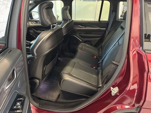 Used 2024 Jeep Grand Cherokee Overland w/ Luxury Tech Group IV AWD/4WD image 20