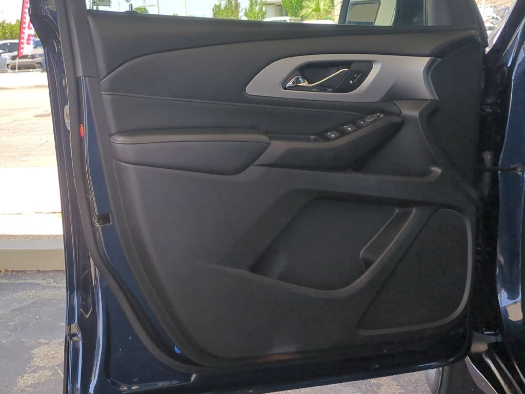 Used 2023 Chevrolet Traverse LT FWD image 24