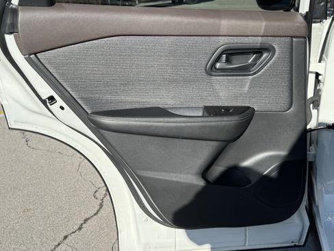 Used 2021 Nissan Rogue S image 29