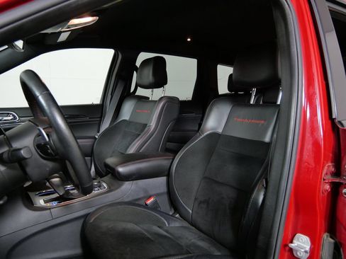Used 2017 Jeep Grand Cherokee Trailhawk AWD/4WD image 11