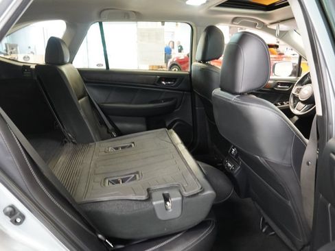 Used 2018 Subaru Outback 3.6R Limited AWD/4WD image 33