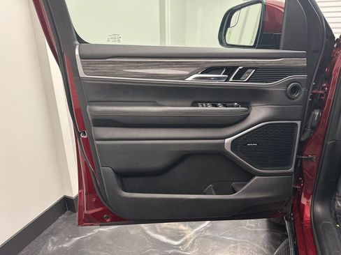 Used 2022 Jeep Wagoneer Series II w/ Flexible Seating Group image 18