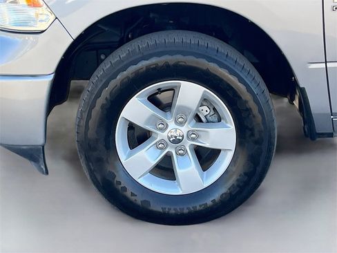 Used 2021 RAM 1500 Classic SLT image 30