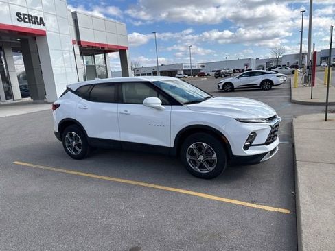 Used 2024 Chevrolet Blazer LT image 4
