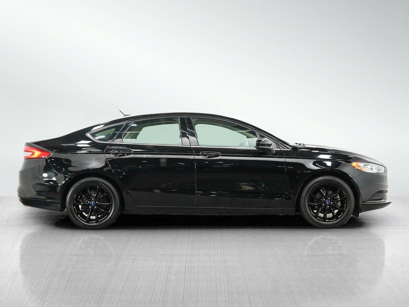 Used 2017 Ford Fusion SE w/ Fusion SE Technology Package FWD image 6
