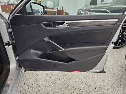 Used 2016 Volkswagen Passat 3.6 SEL Premium image 27