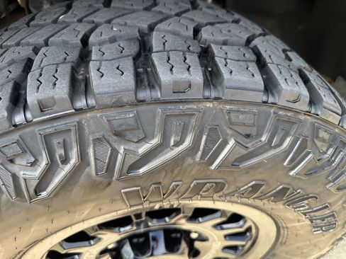 Used 2024 GMC Sierra 2500 AT4X w/ AT4X AEV Edition image 12