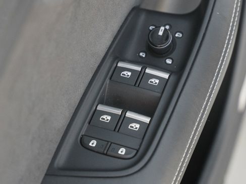 Used 2023 Audi SQ8 Prestige image 25