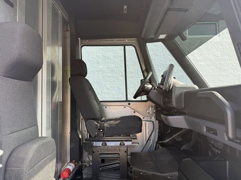 Used 2025 Chevrolet Brightdrop 600 FWD image 10