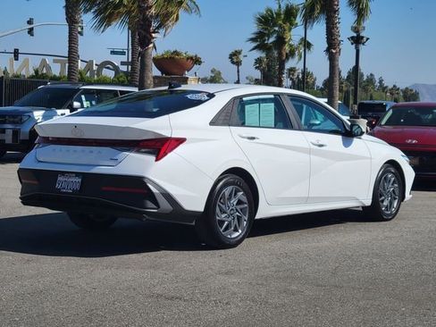 Certified 2026 Hyundai Elantra Hybrid FWD image 4