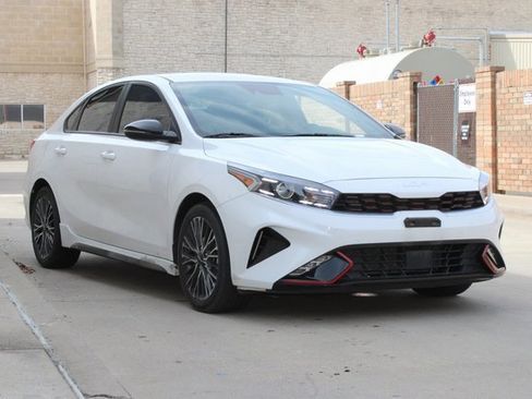 Used 2023 Kia Forte GT-Line w/ GT-Line Technology Package image 2