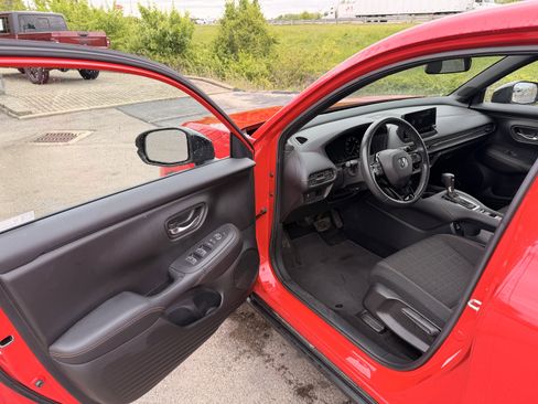 Used 2023 Honda HR-V Sport image 10