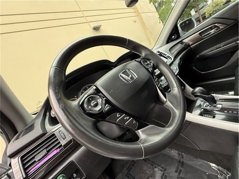 Used 2016 Honda Accord Touring image 9