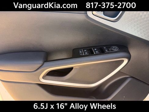 Certified 2025 Kia Soul LX w/ LX Technology Package FWD image 17