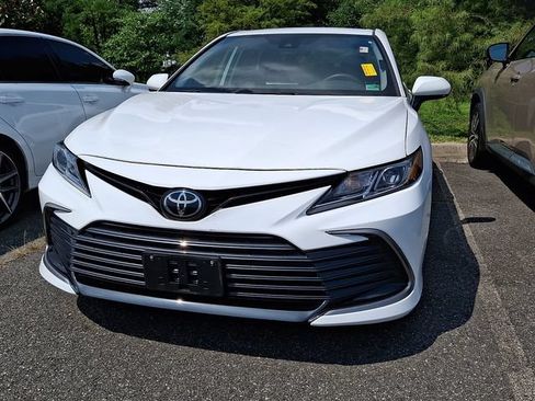 Used 2022 Toyota Camry LE FWD image 2
