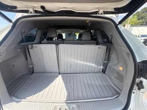 Used 2019 Toyota Highlander XLE FWD image 27