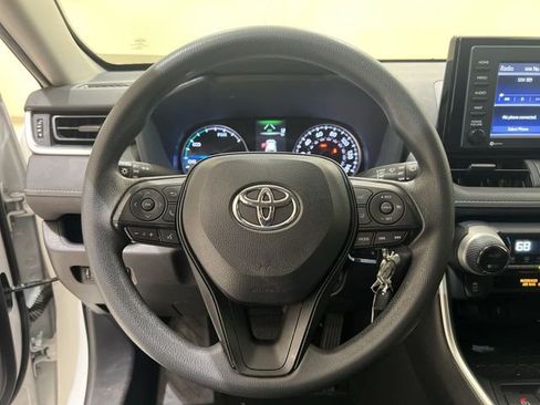 Used 2022 Toyota RAV4 LE image 10