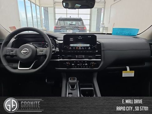 New 2025 Nissan Pathfinder SL image 12