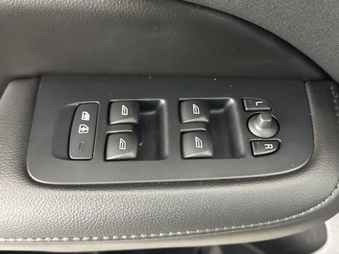 Used 2020 Volvo S60 T5 Momentum w/ Protection Package FWD image 29