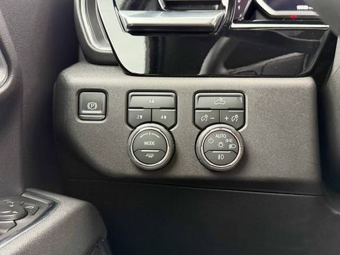 Used 2025 Chevrolet Silverado 2500 LT w/ Convenience Package AWD/4WD image 35