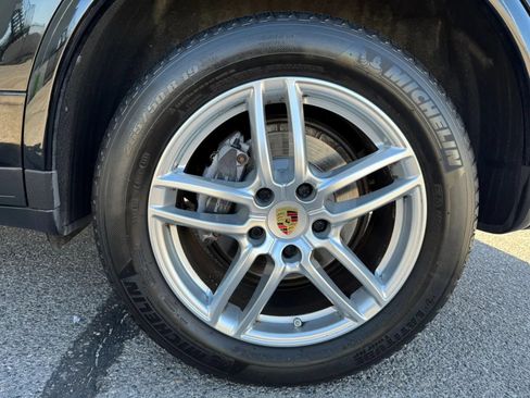Used 2017 Porsche Cayenne Platinum Edition AWD/4WD image 9