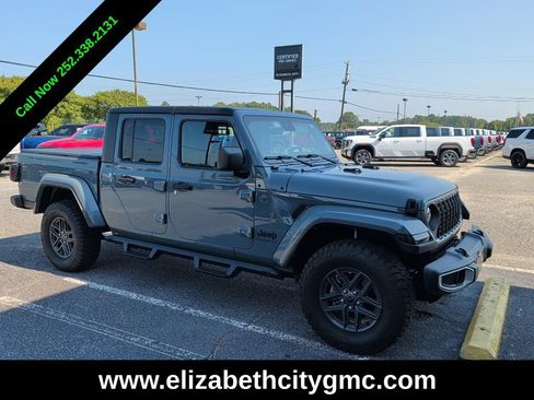 Used 2024 Jeep Gladiator Sport AWD/4WD image 3