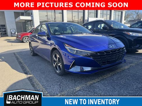 Used 2023 Hyundai Elantra Limited image 2