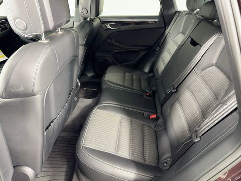 Certified 2025 Porsche Macan Turbo image 15