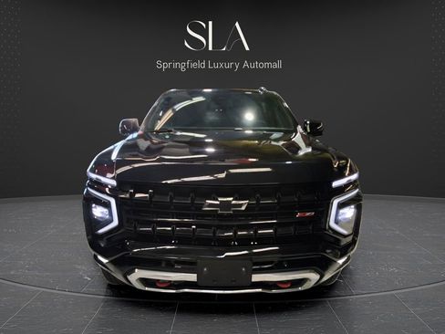 Used 2025 Chevrolet Suburban Z71 image 2