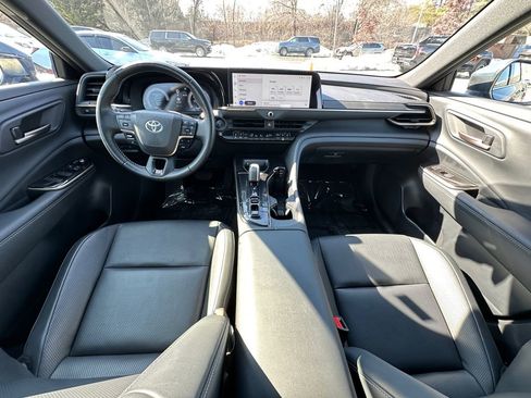 Used 2025 Toyota Crown XLE image 30