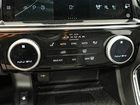 Certified 2024 Jaguar E-PACE R-Dynamic SE AWD/4WD image 32