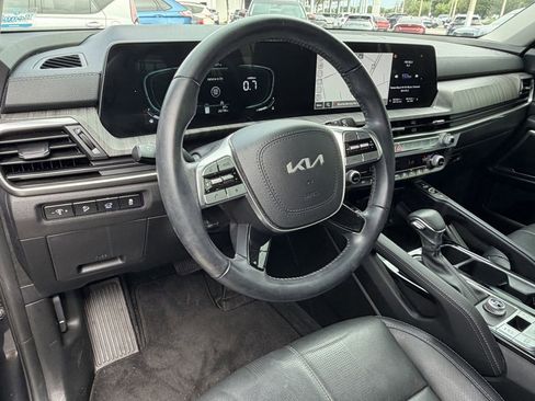 Used 2024 Kia Telluride EX w/ EX Captain's Chair Package FWD image 18