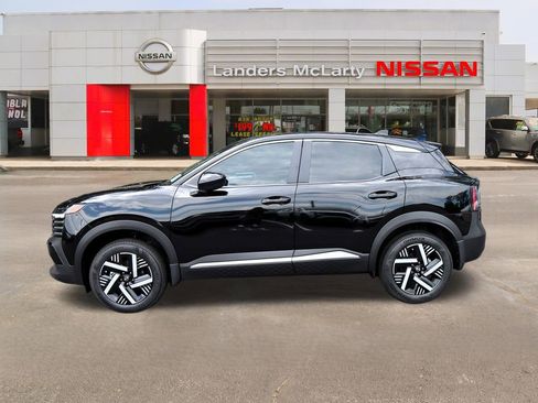 Used 2025 Nissan Kicks SV image 6