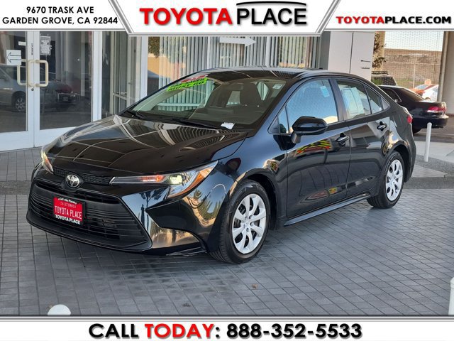 Used 2025 Toyota Corolla LE FWD image 1