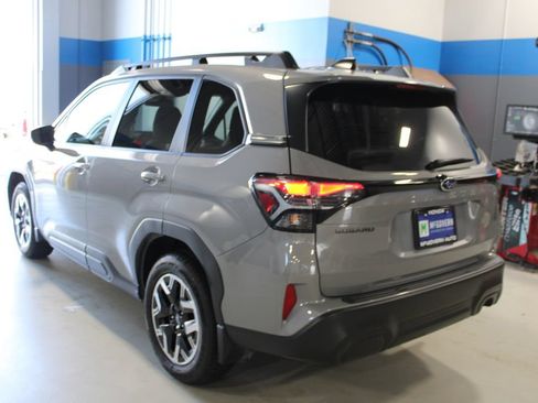 Used 2025 Subaru Forester Premium AWD/4WD image 24